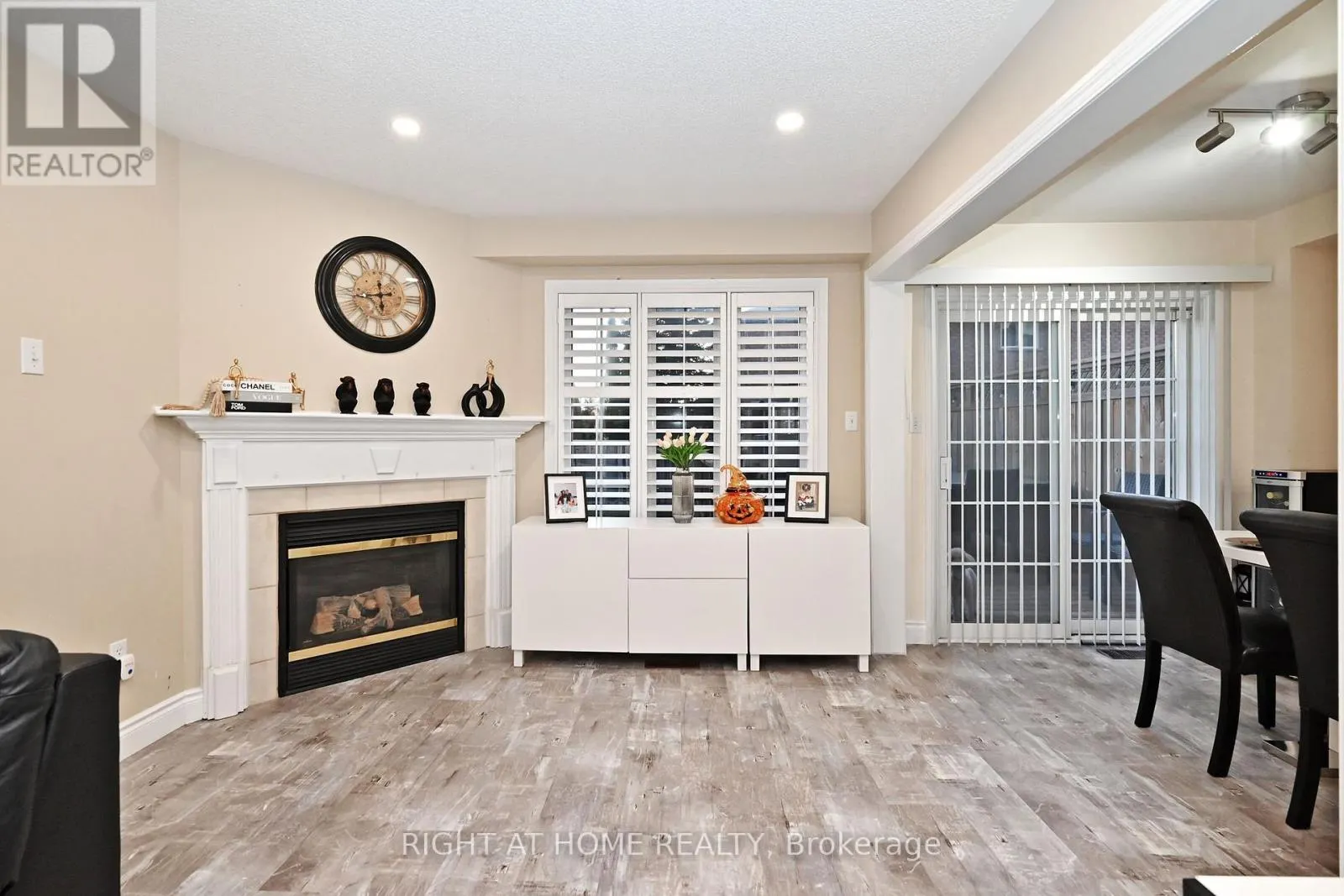 73 BLOOMGATE CRESCENT