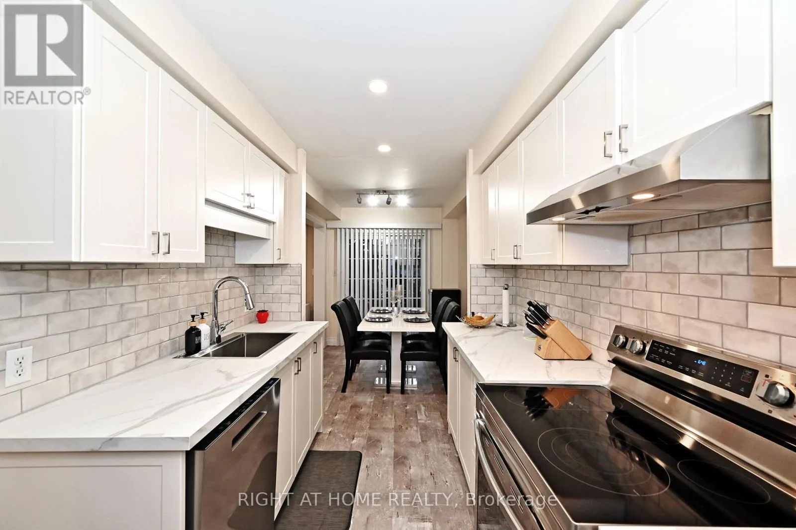 73 BLOOMGATE CRESCENT