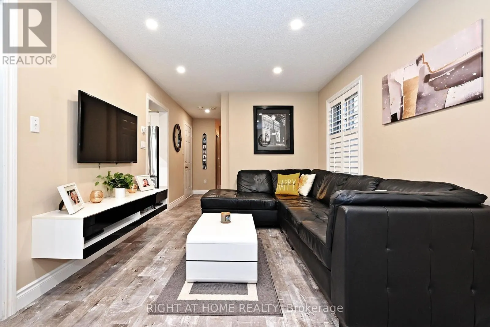 73 BLOOMGATE CRESCENT