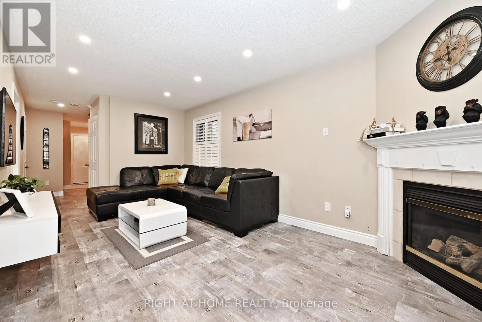 73 BLOOMGATE CRESCENT
