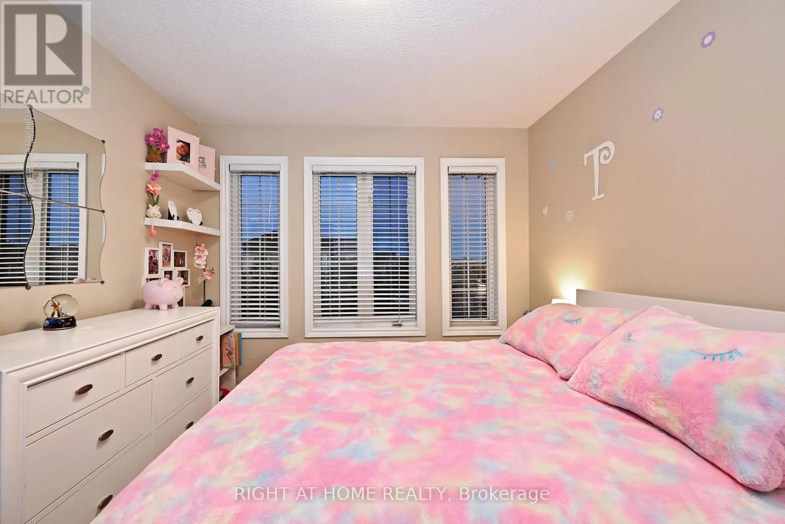 73 BLOOMGATE CRESCENT