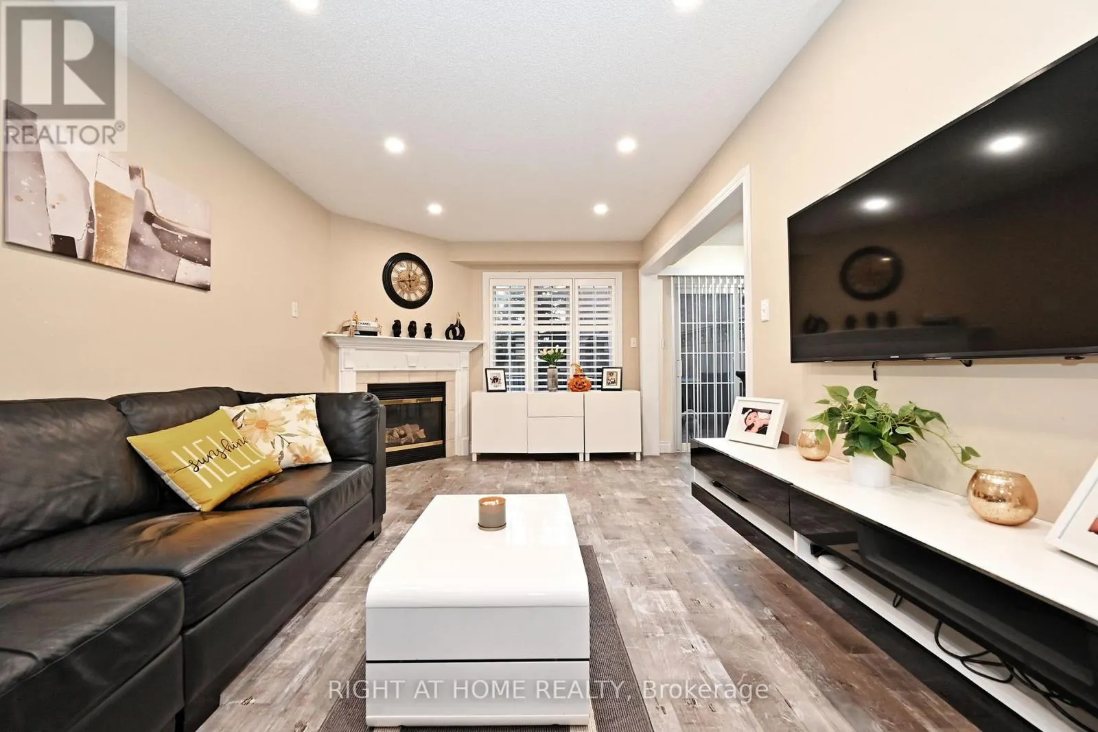73 BLOOMGATE CRESCENT