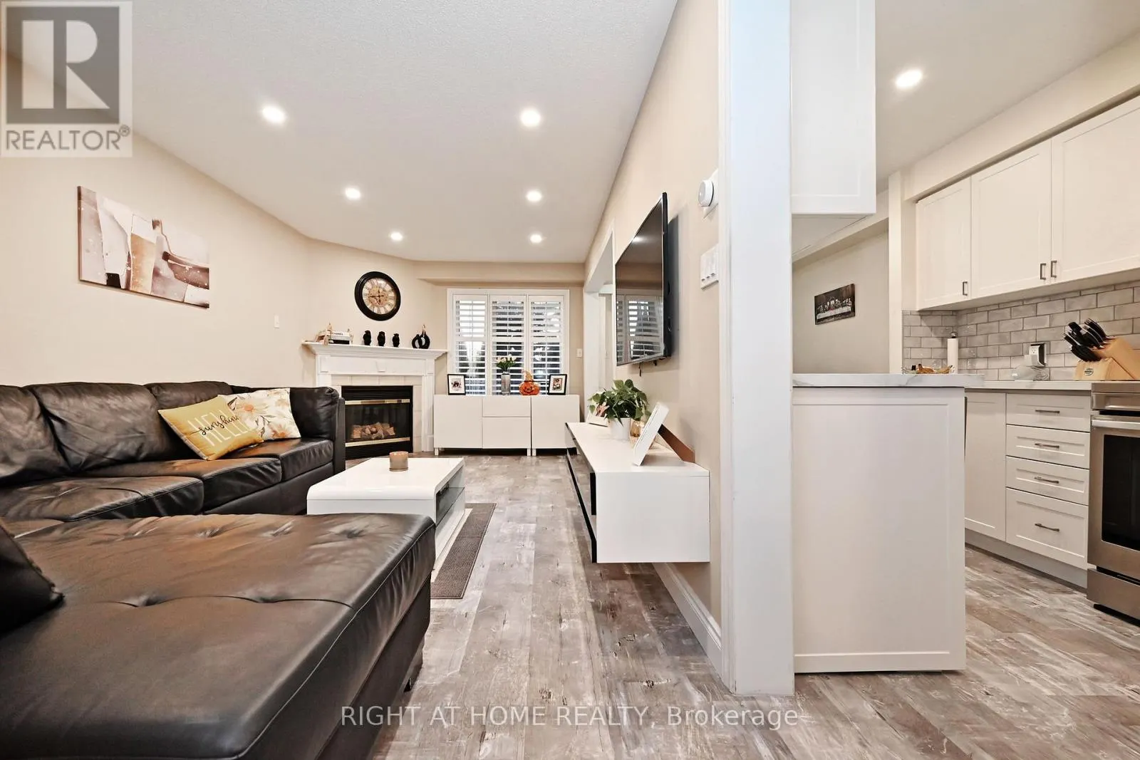 73 BLOOMGATE CRESCENT