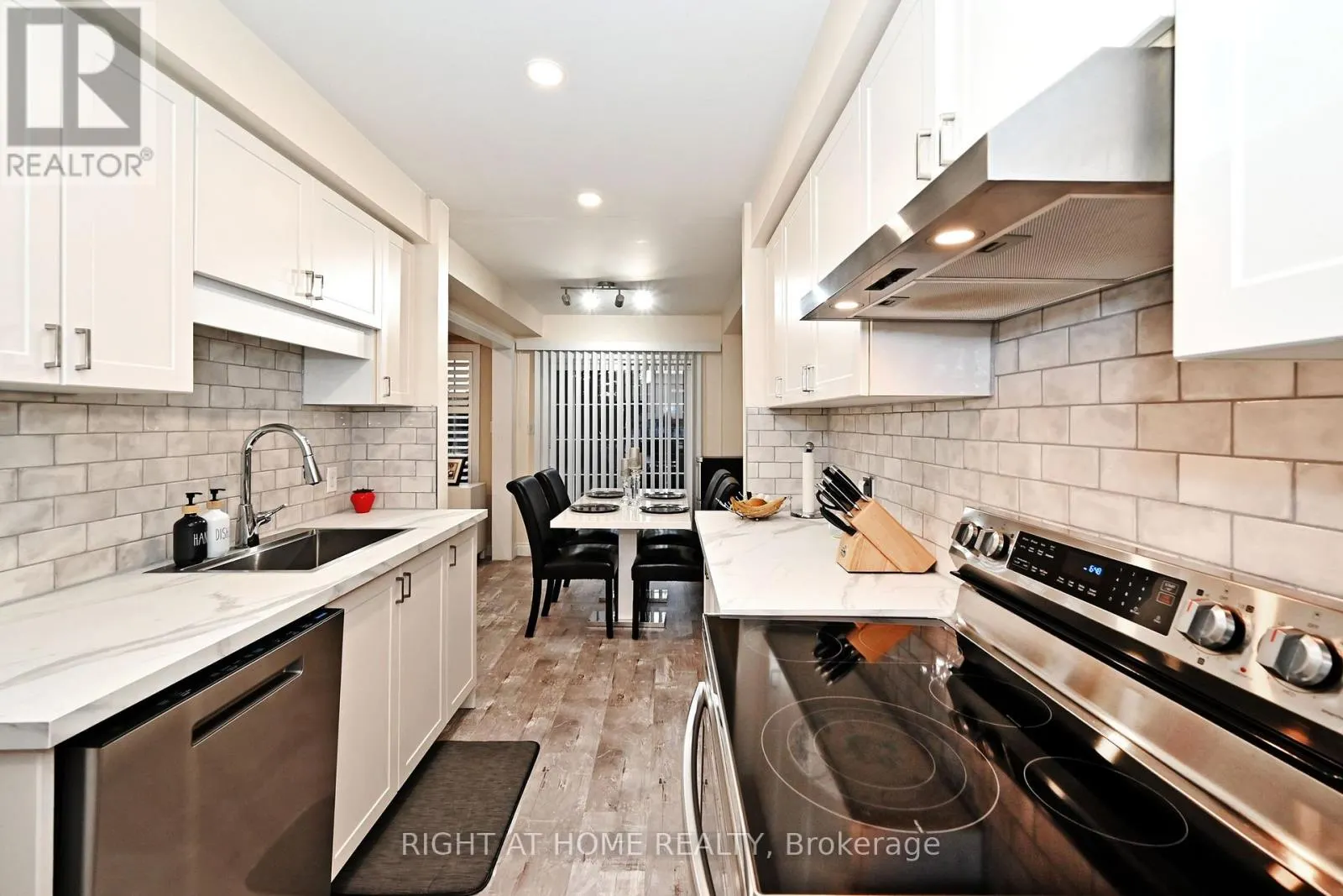 73 BLOOMGATE CRESCENT