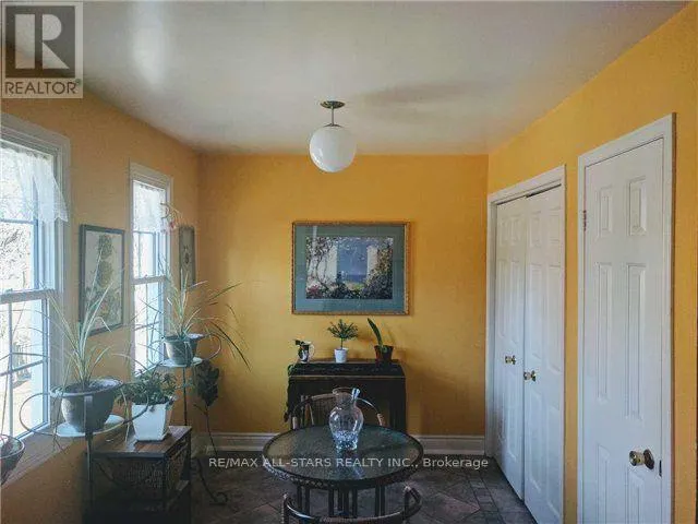6 HEPWORTH WAY