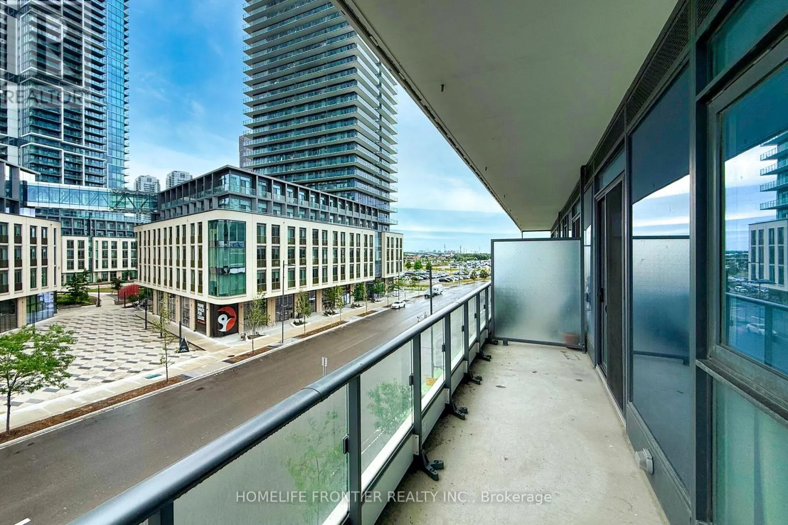 303 - 950 PORTAGE PARKWAY