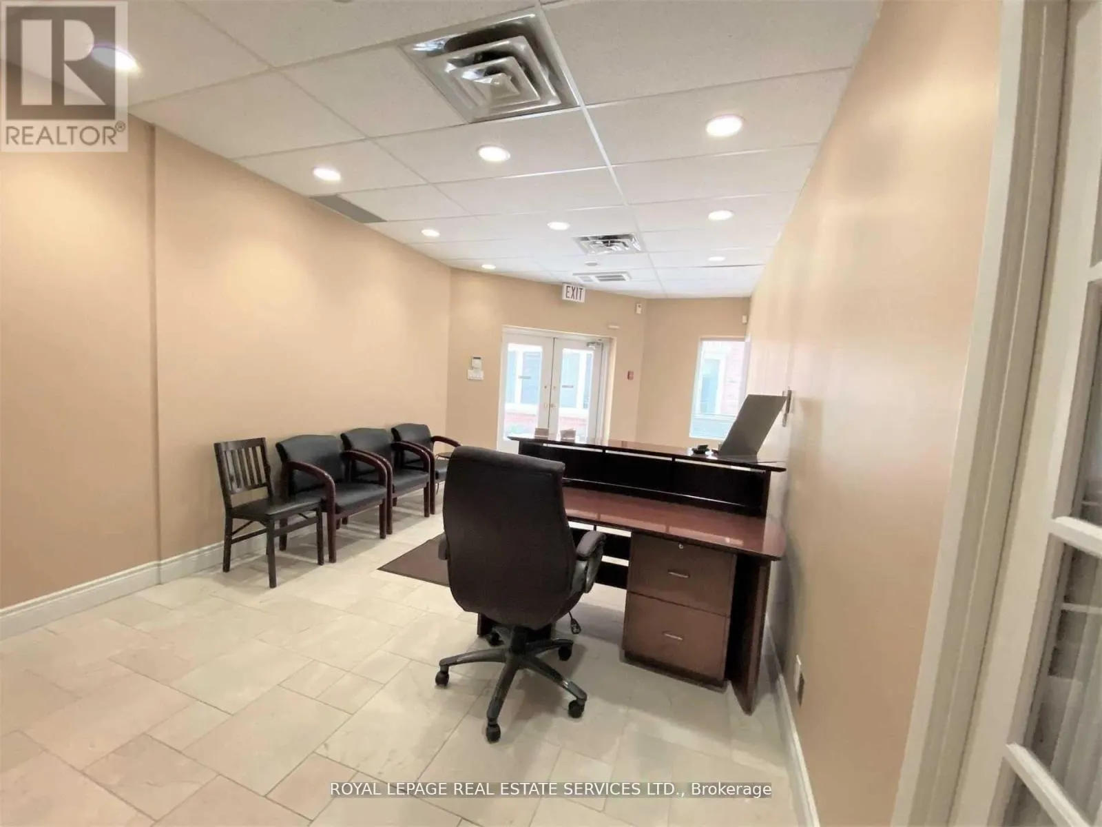 27 - 7626A YONGE STREET