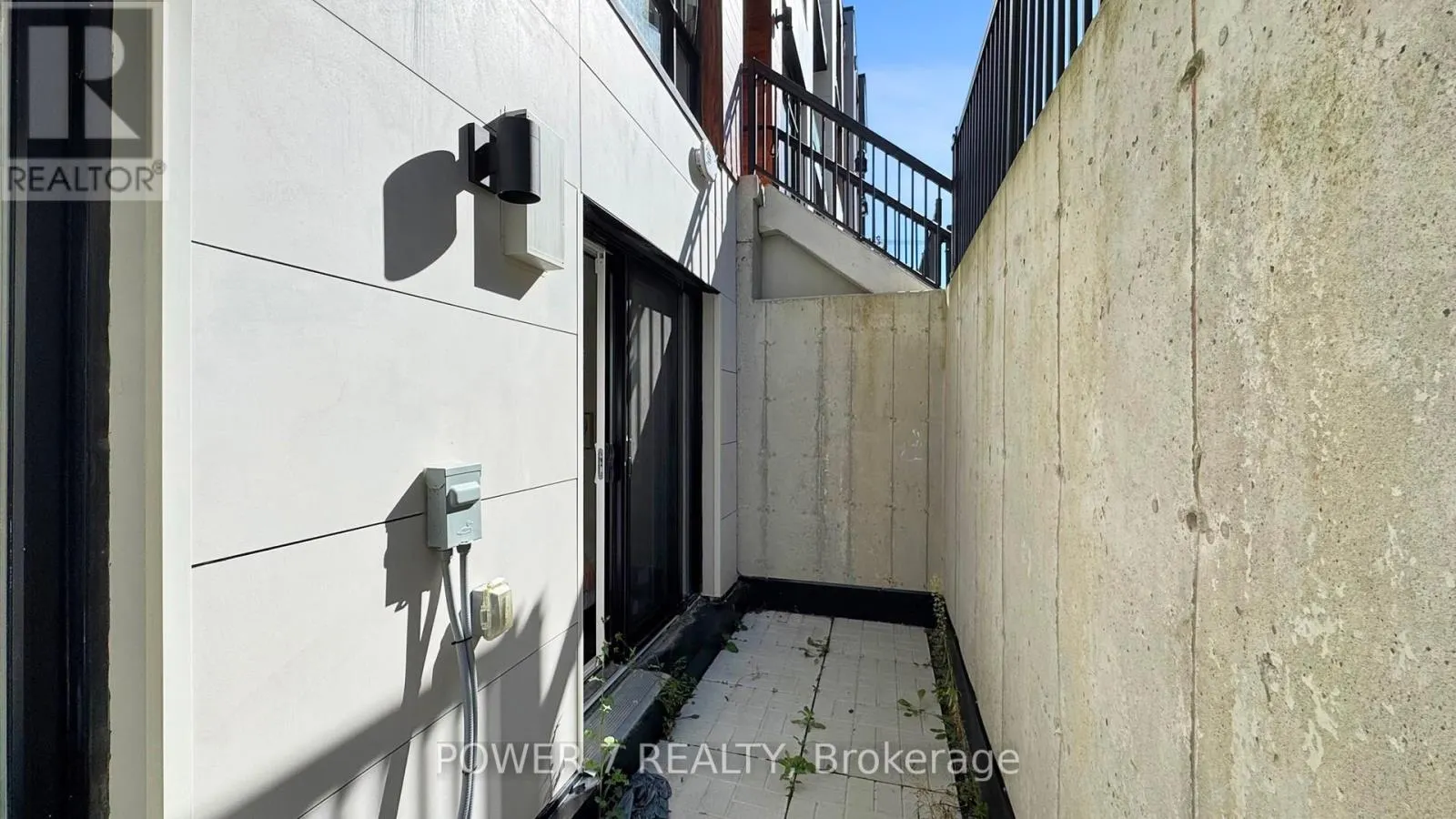 1009 - 14 DAVID EYER ROAD