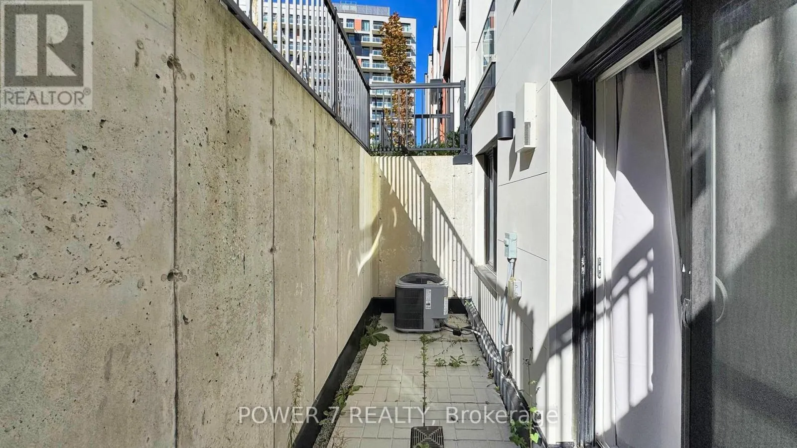1009 - 14 DAVID EYER ROAD