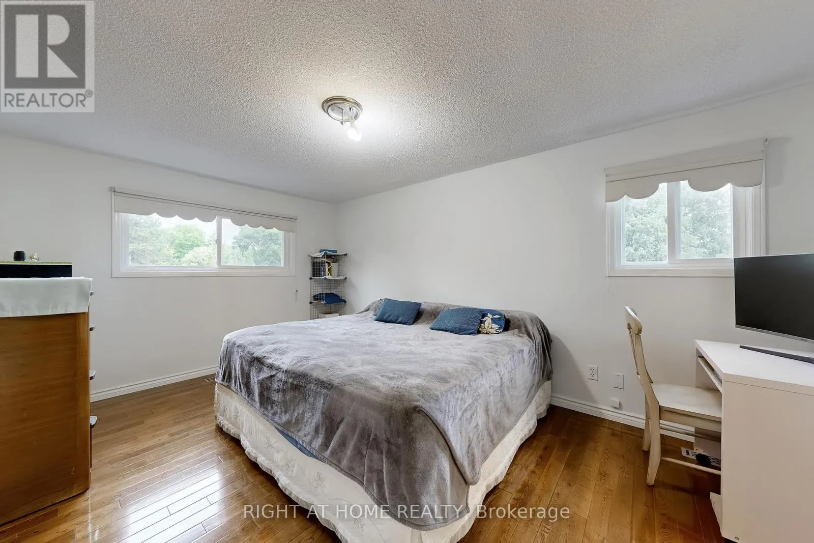 52 BRECKONWOOD CRESCENT