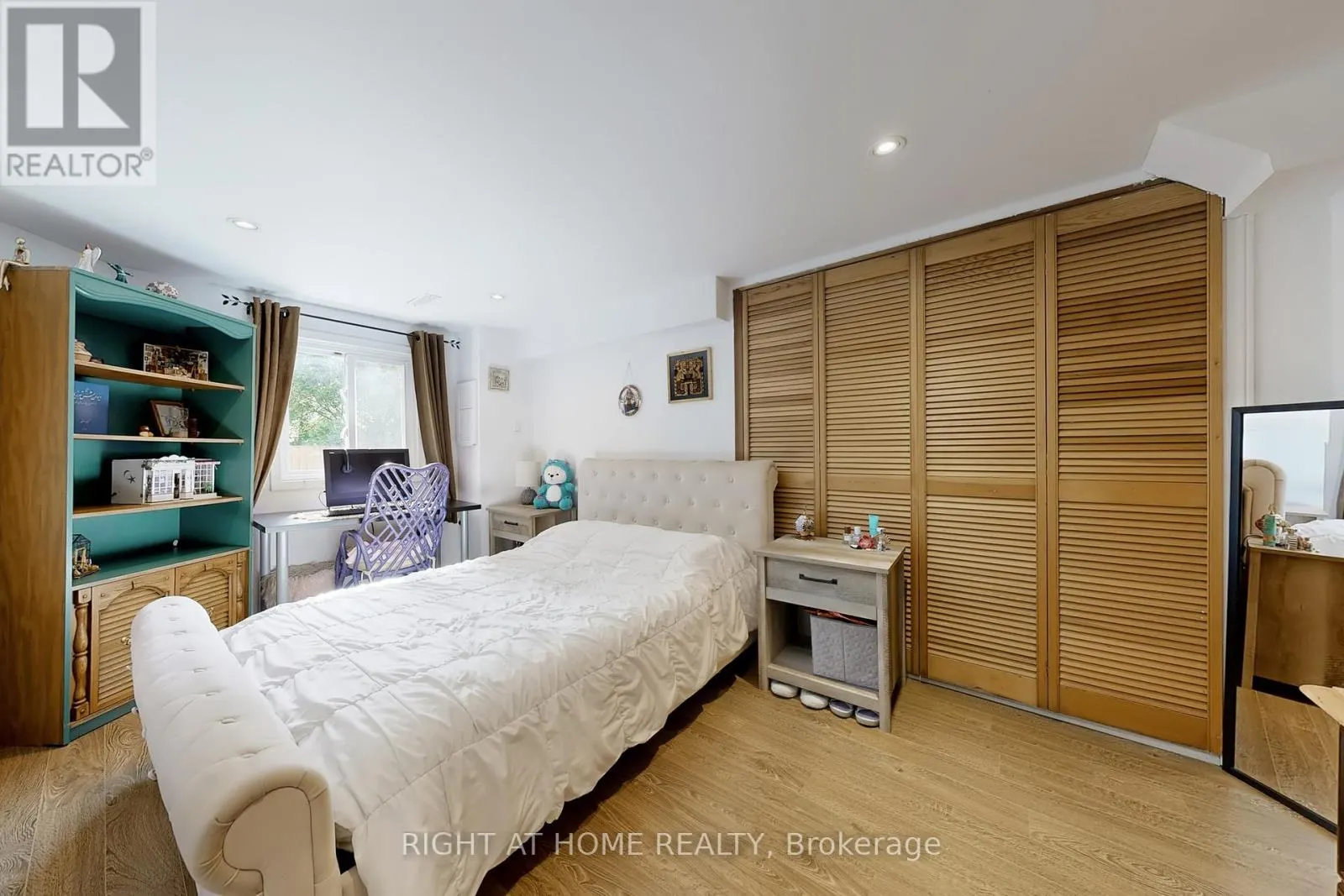 52 BRECKONWOOD CRESCENT