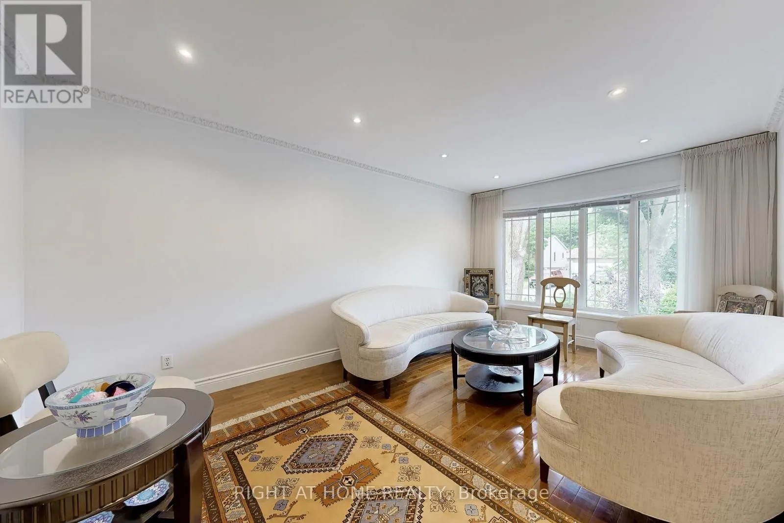 52 BRECKONWOOD CRESCENT