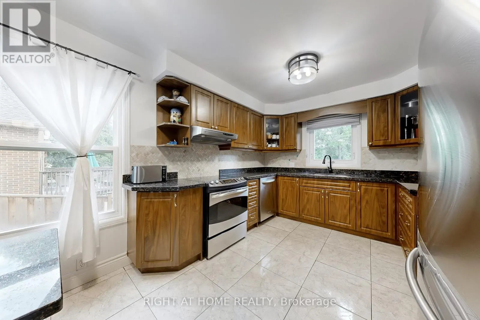 52 BRECKONWOOD CRESCENT