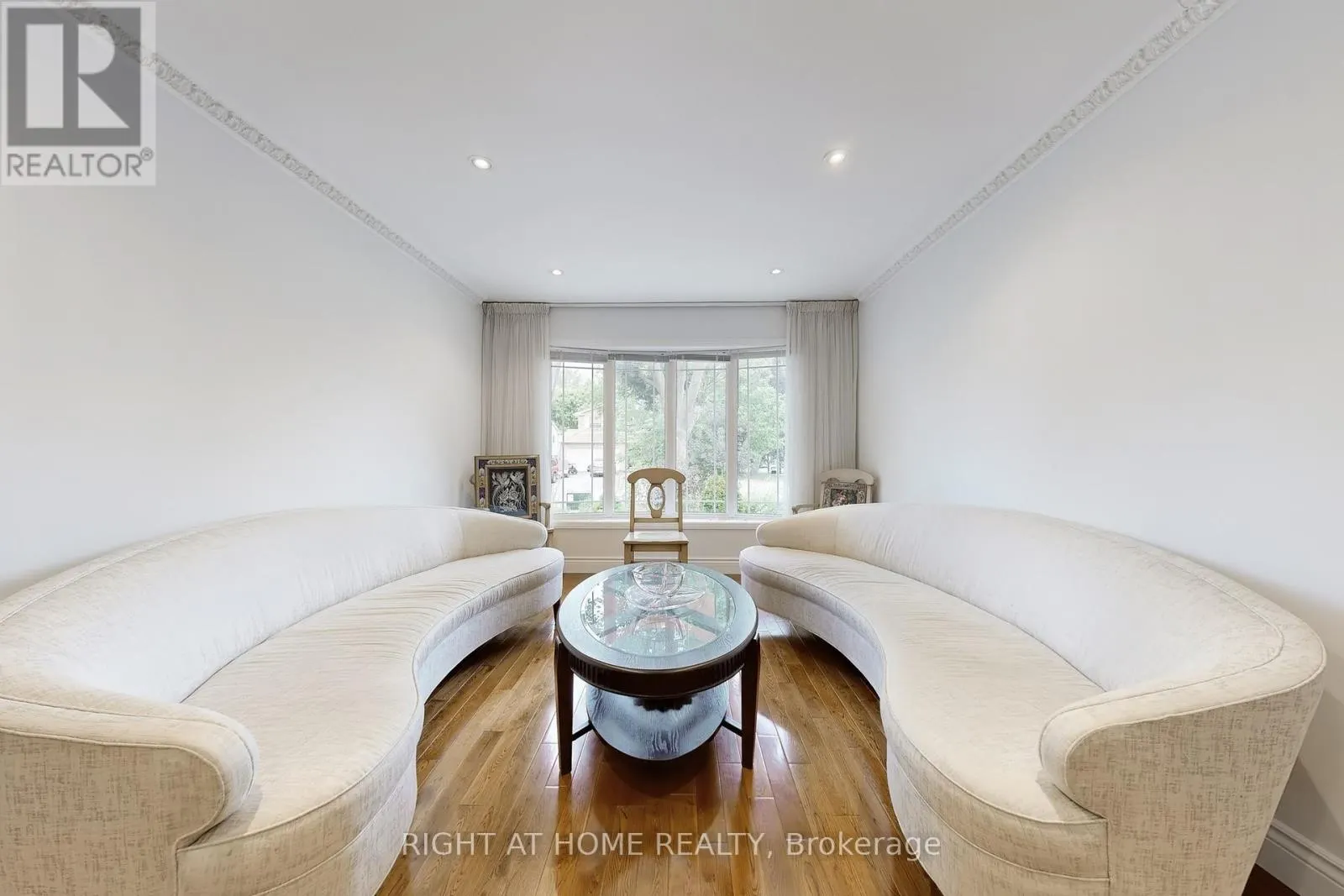 52 BRECKONWOOD CRESCENT