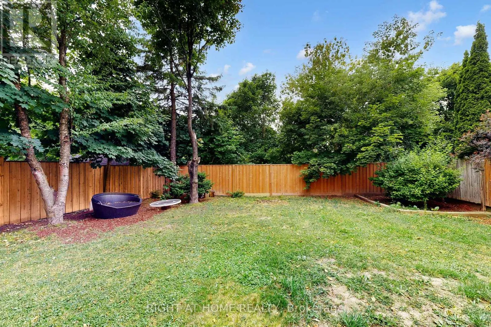 52 BRECKONWOOD CRESCENT