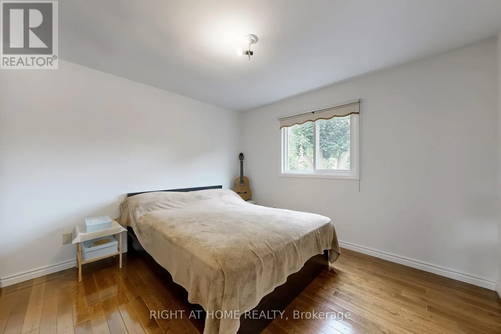 52 BRECKONWOOD CRESCENT
