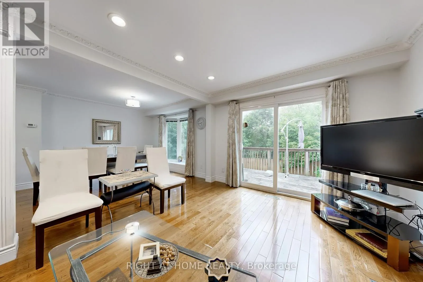 52 BRECKONWOOD CRESCENT