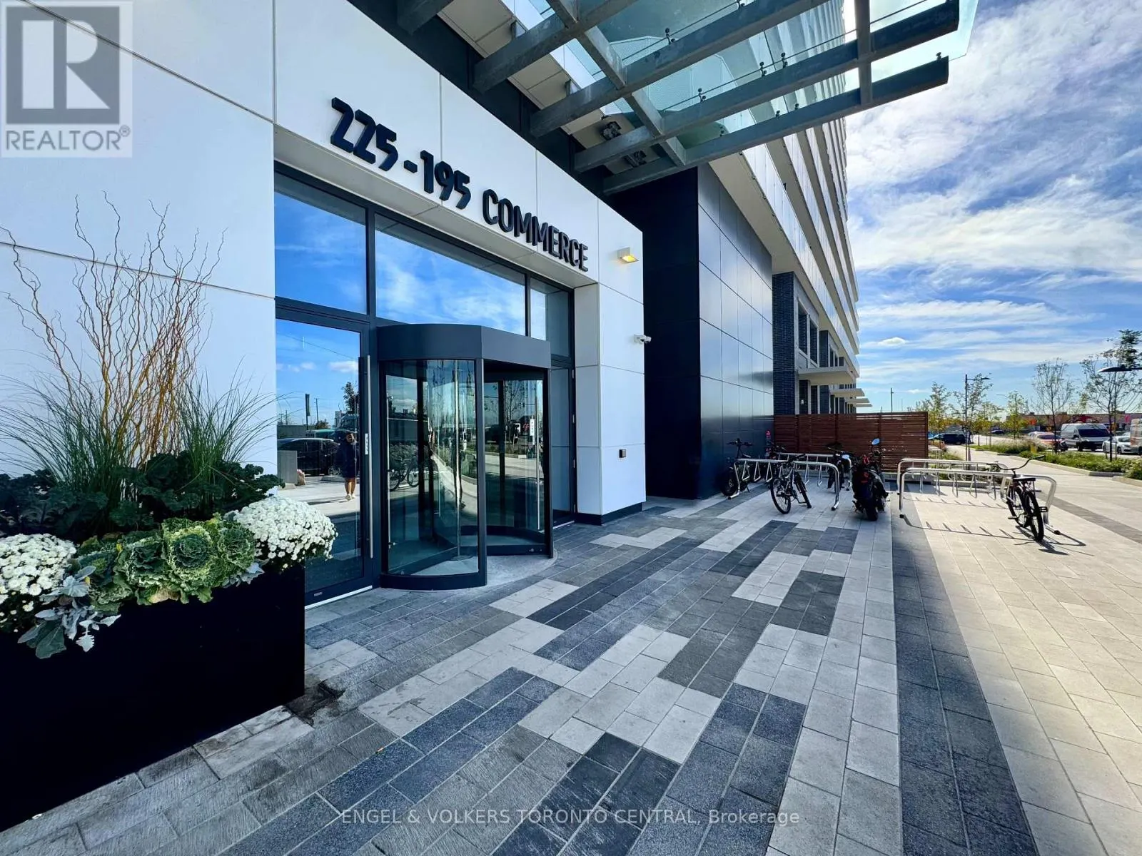 3203 - 225 COMMERCE STREET