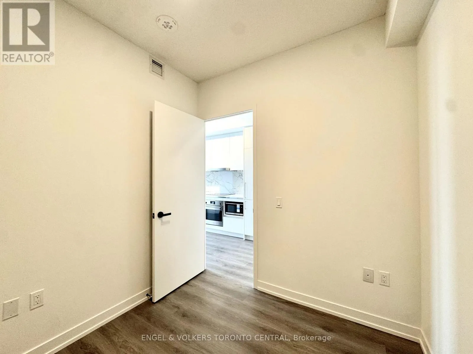 3203 - 225 COMMERCE STREET