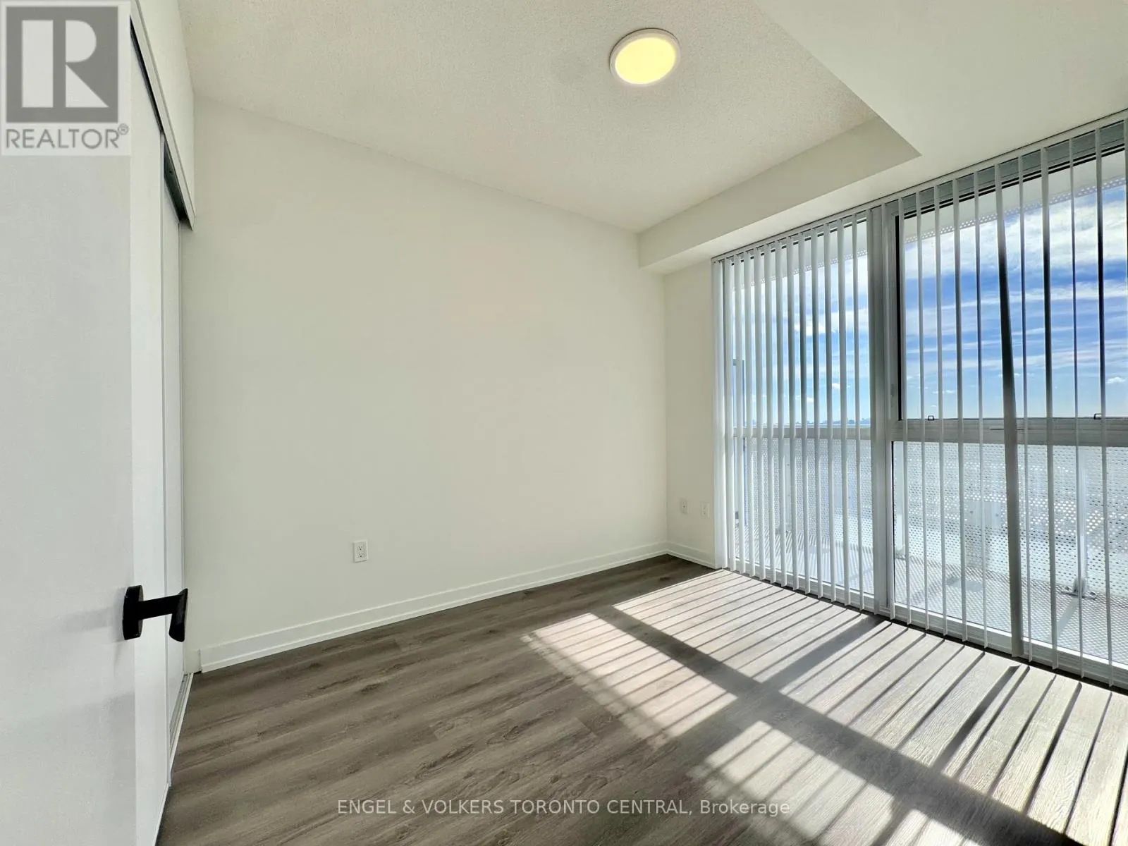 3203 - 225 COMMERCE STREET