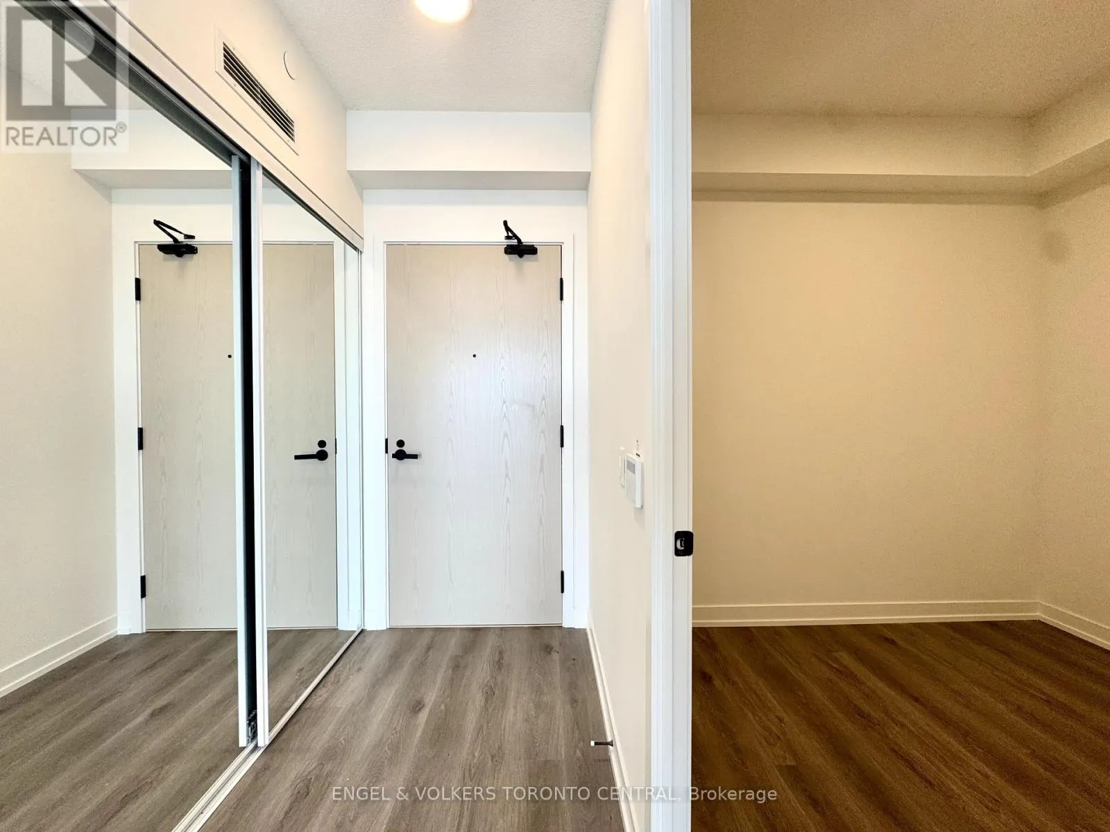 3203 - 225 COMMERCE STREET