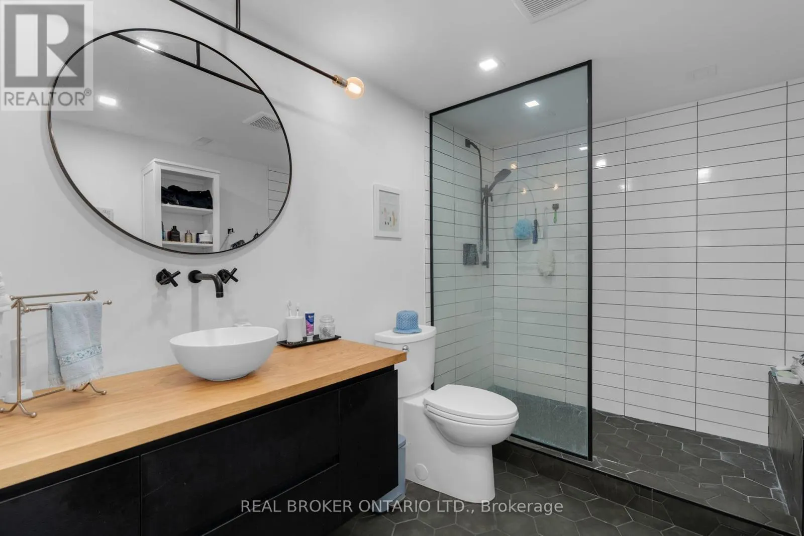 1 DUFFERIN STREET