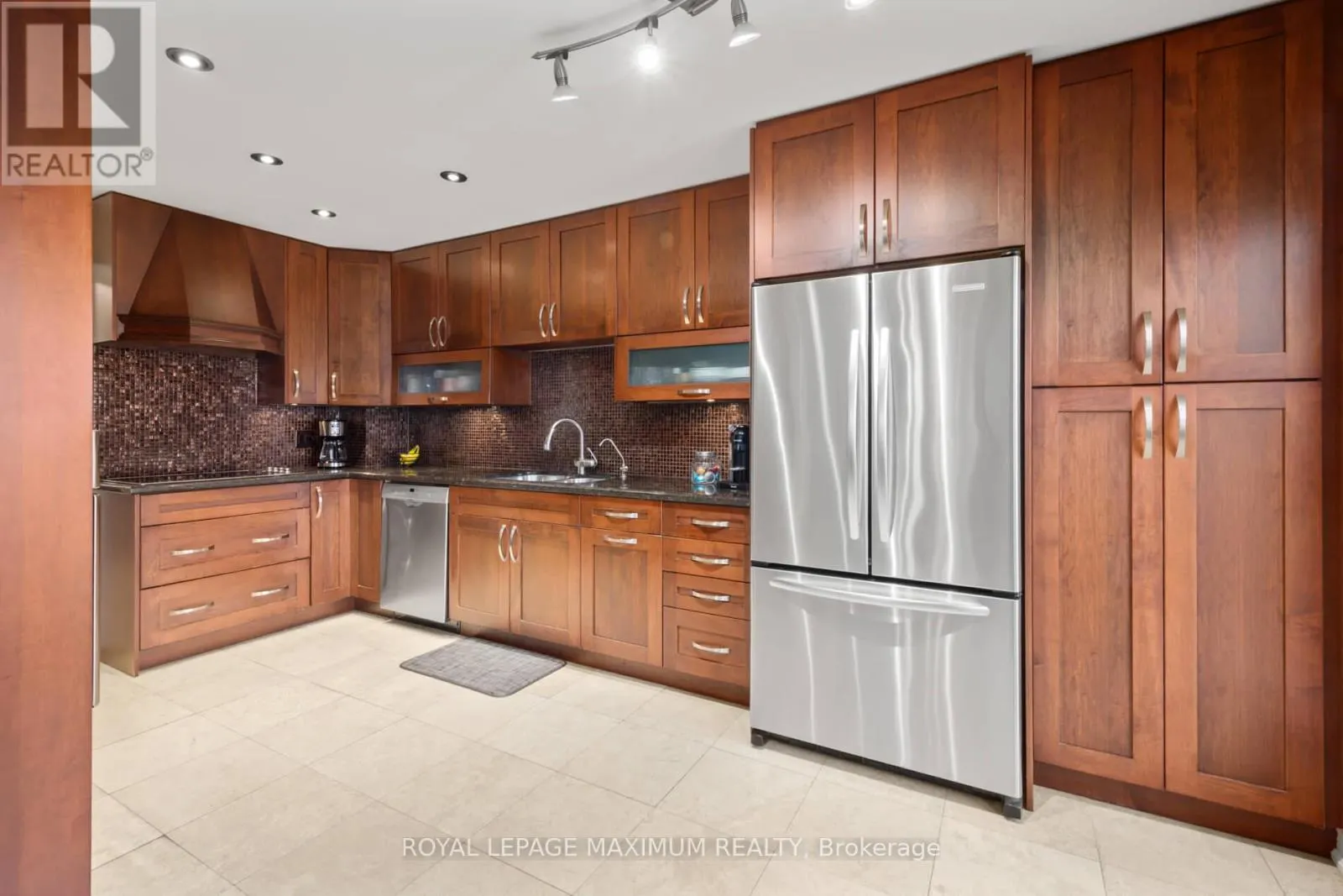 12 CHECKER COURT