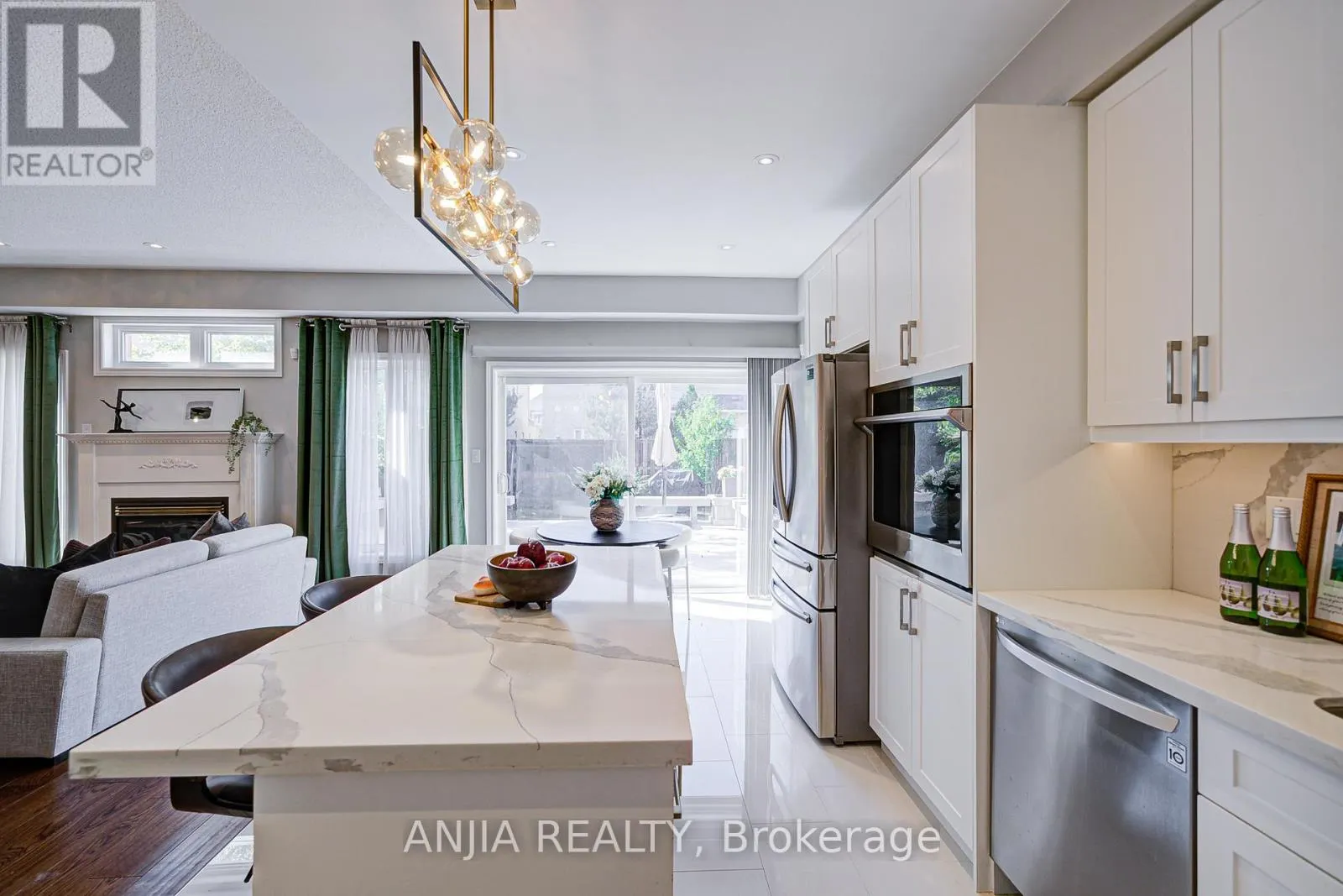 54 RAINBOW VALLEY CRESCENT