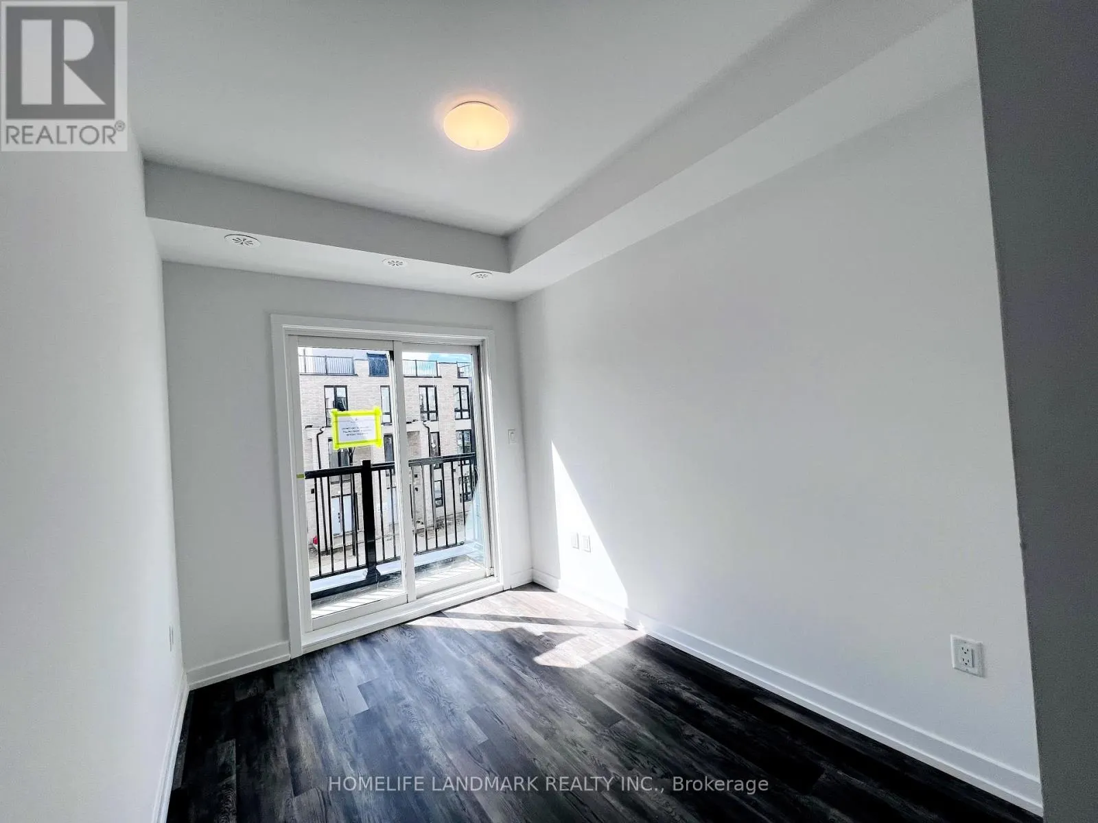 214 - 3 BANCROFT LANE E