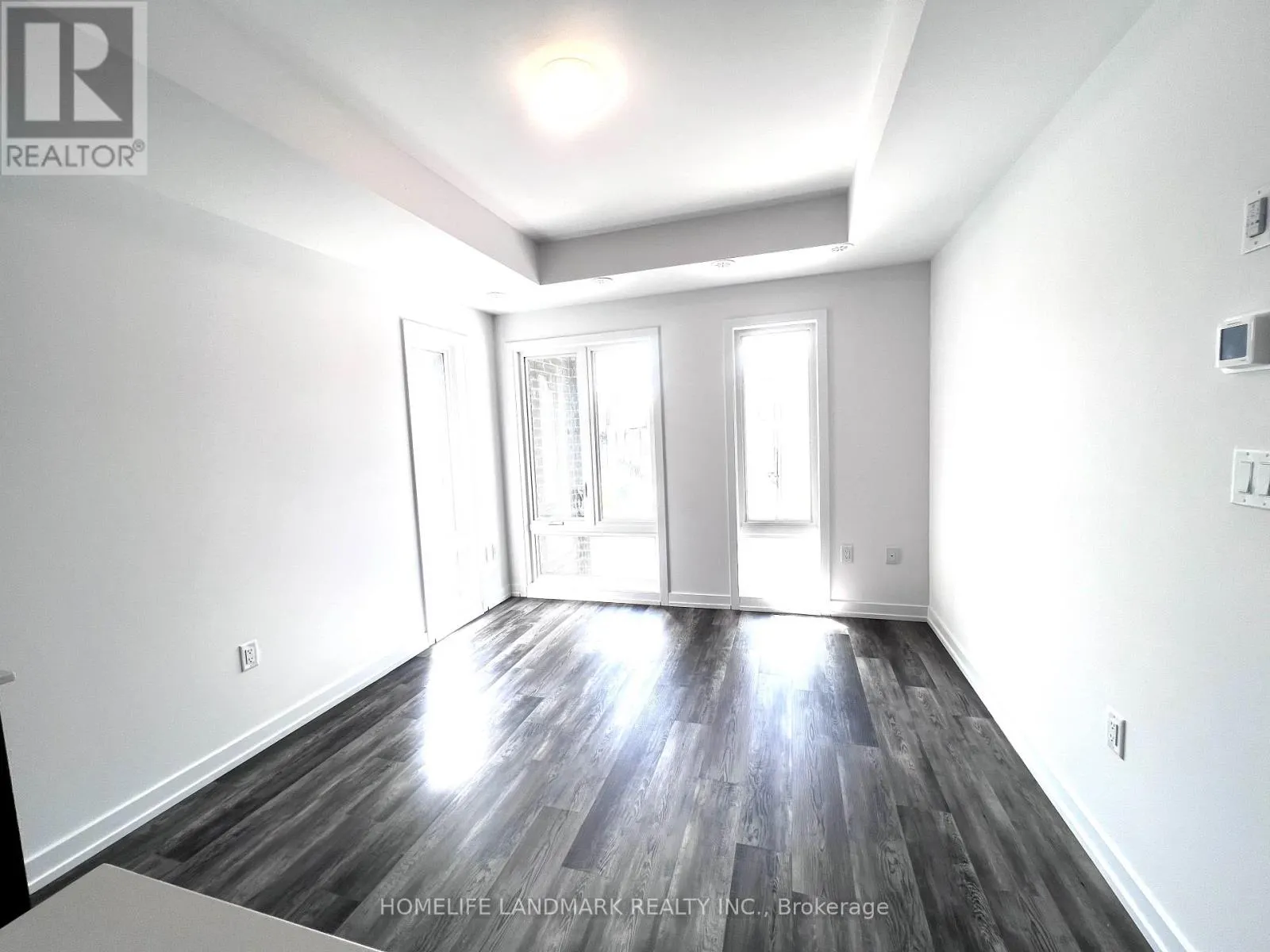 214 - 3 BANCROFT LANE E