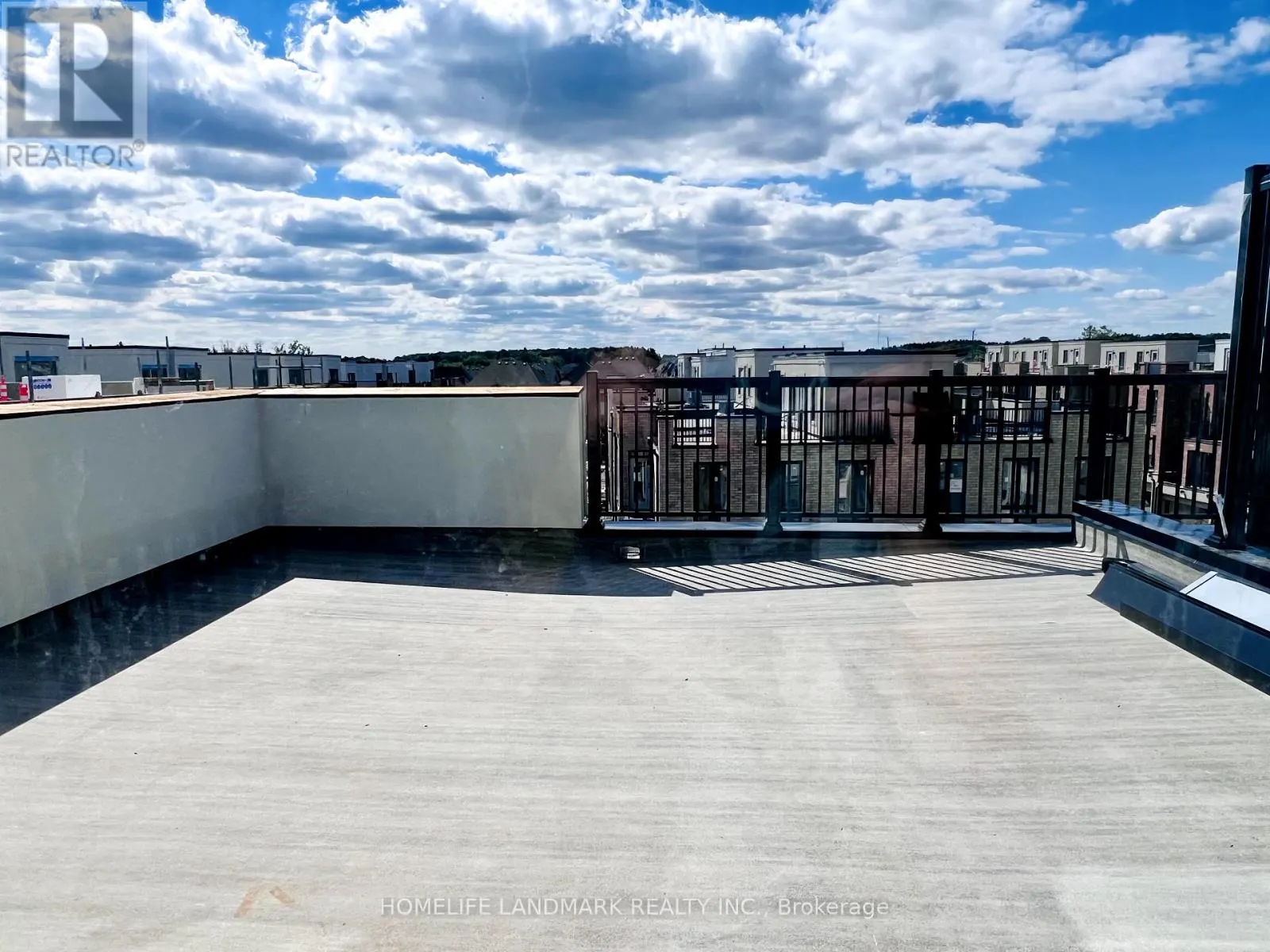 214 - 3 BANCROFT LANE E