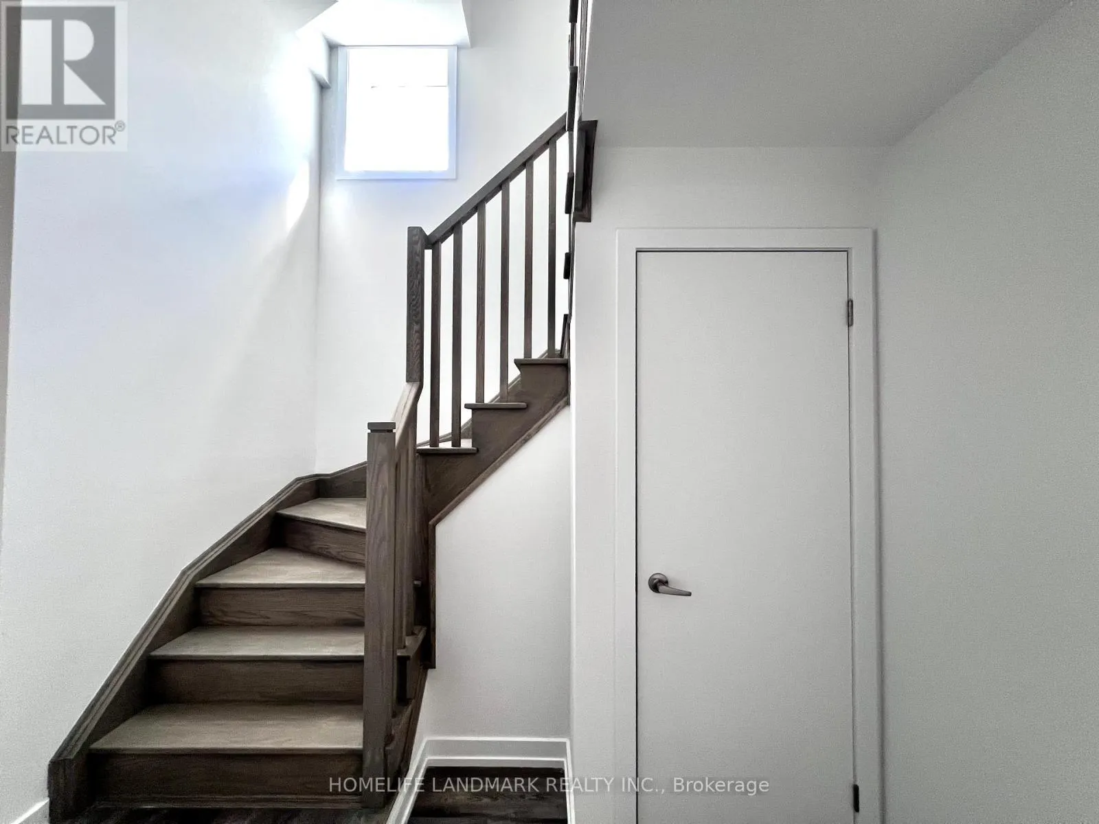 214 - 3 BANCROFT LANE E