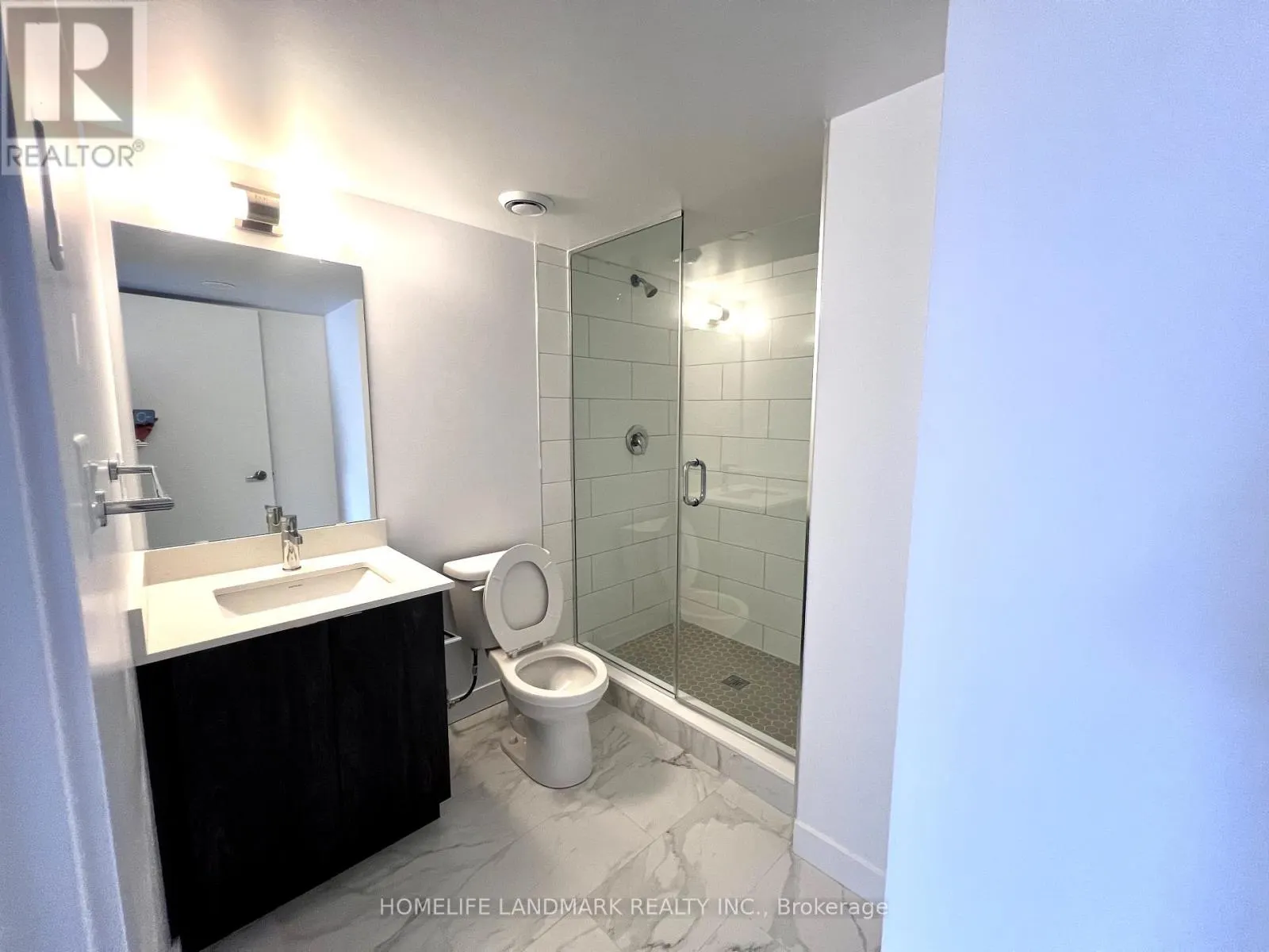 214 - 3 BANCROFT LANE E