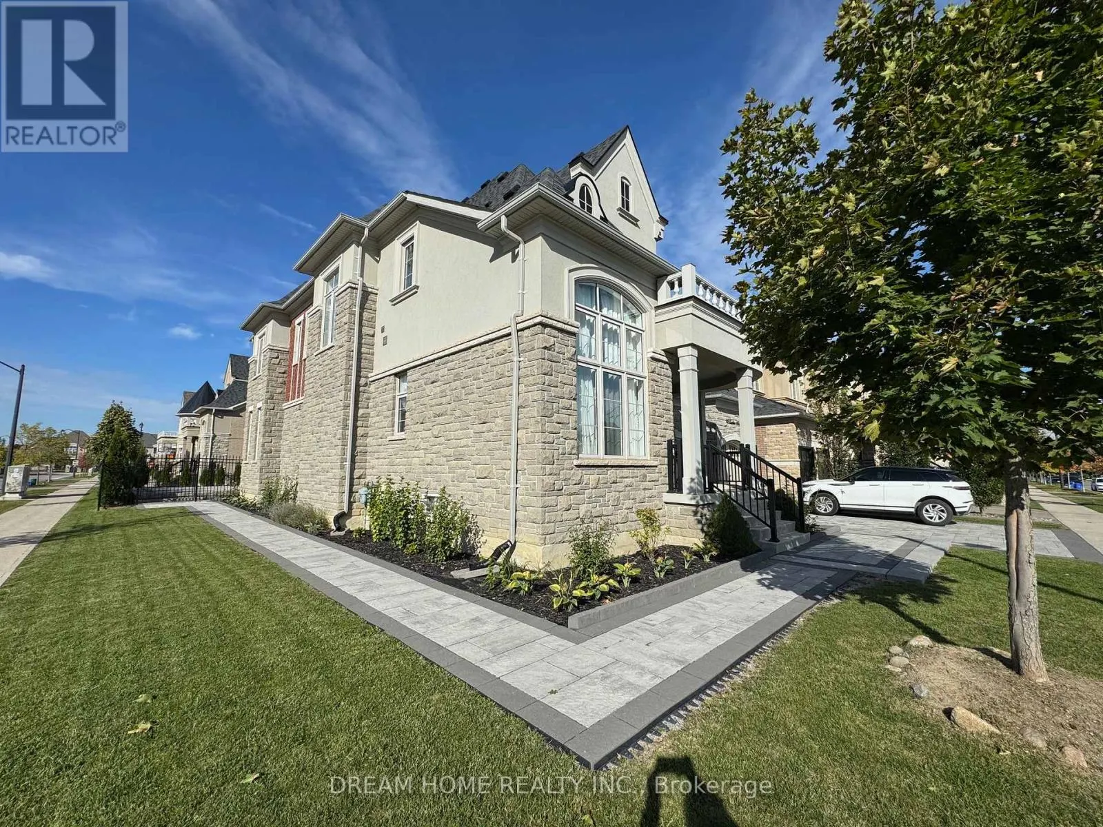 28 LARKIN AVENUE