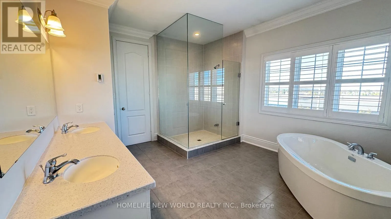 10 KEN SINCLAIR CRESCENT