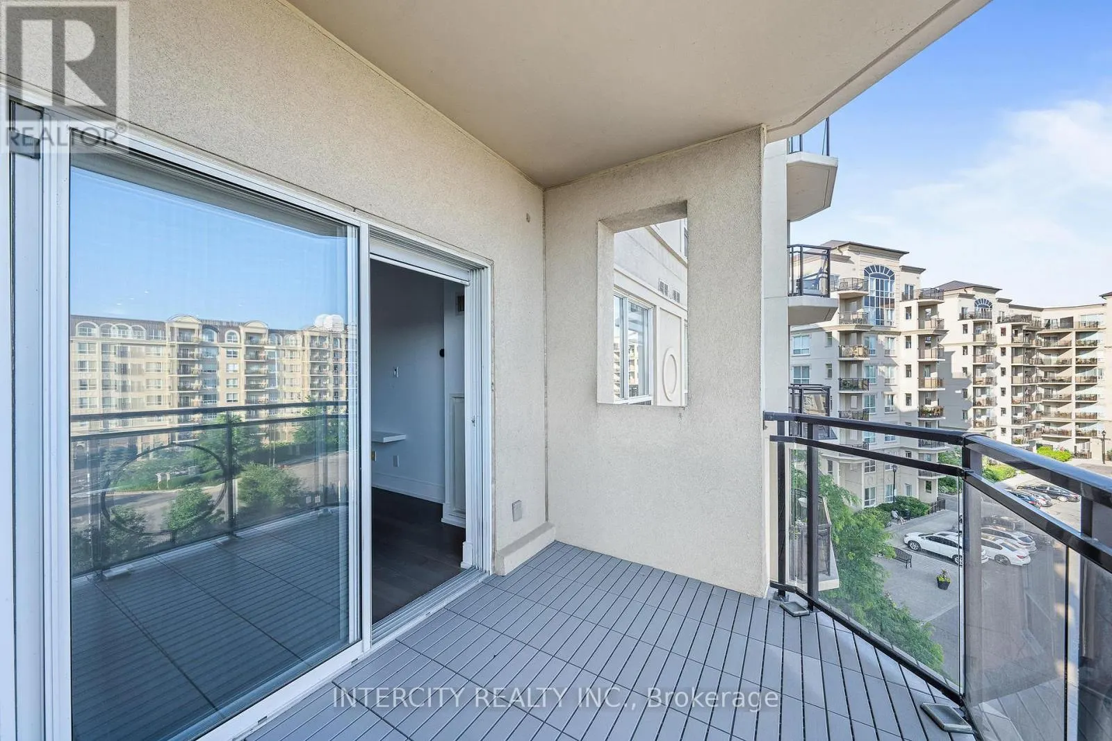 520 - 8 MAISON PARC COURT