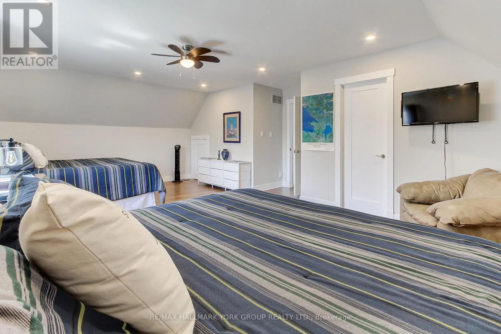 303 LAKE DR EAST DRIVE