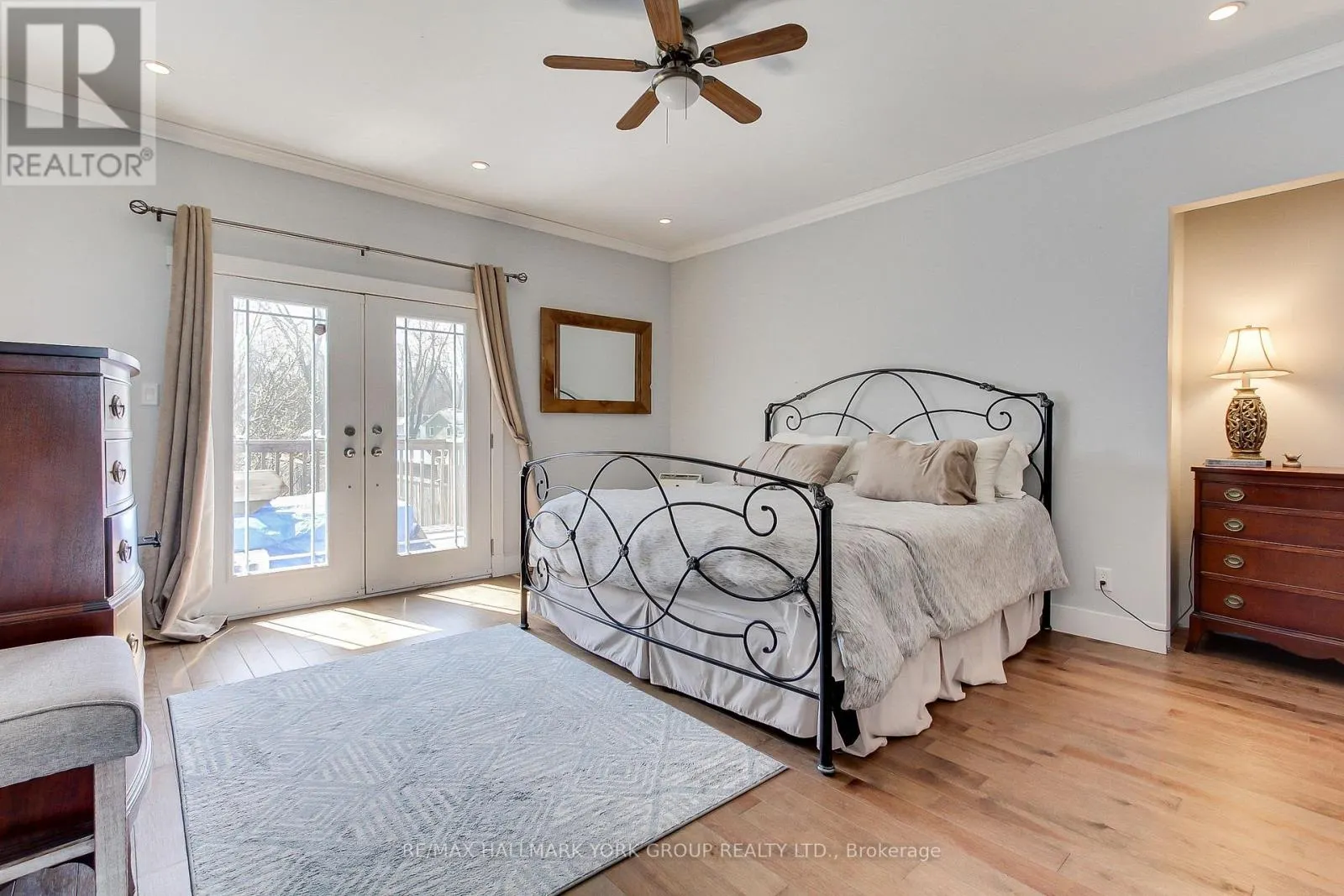 303 LAKE DR EAST DRIVE