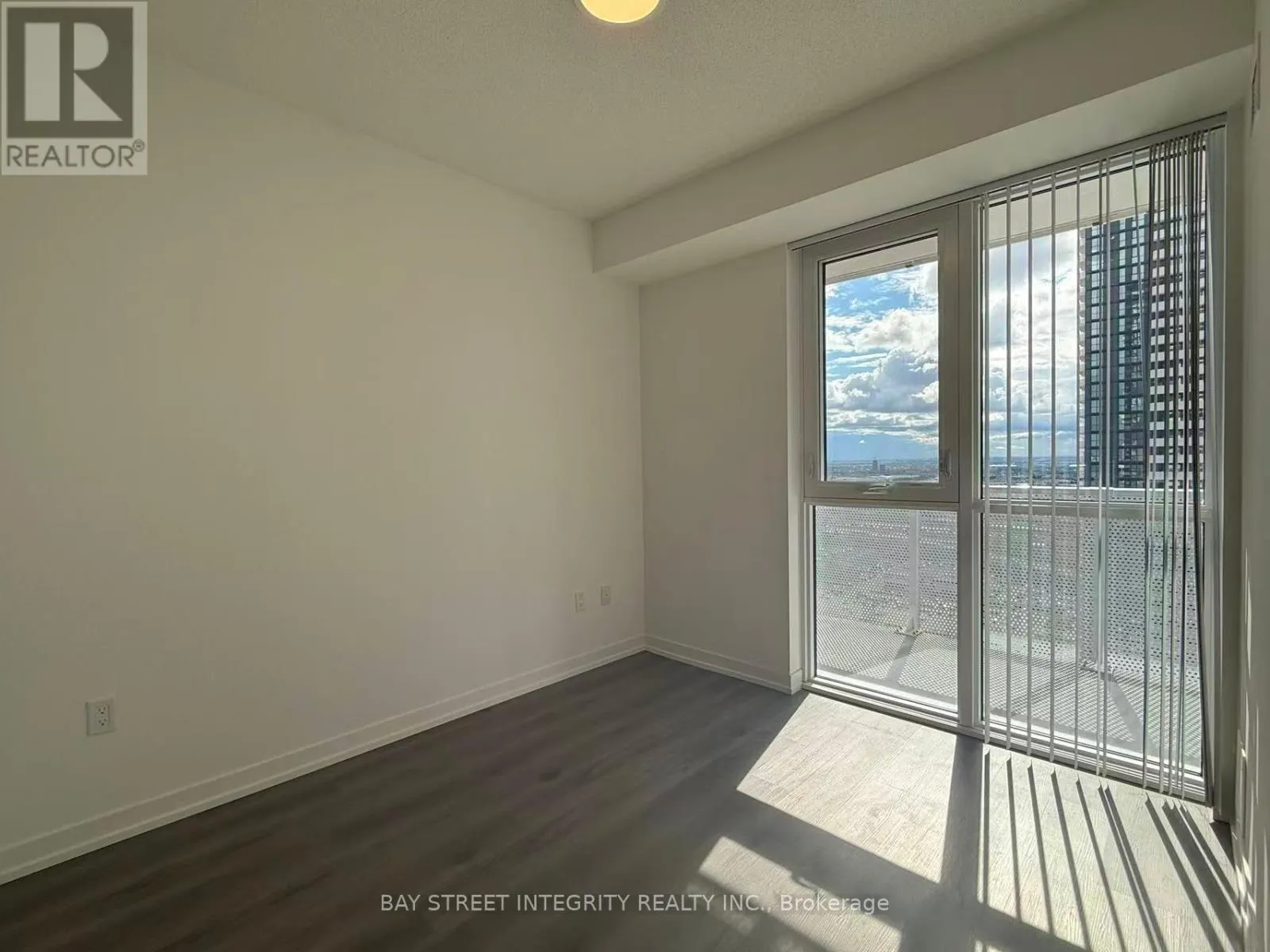 2915 - 28 INTERCHANGE WAY