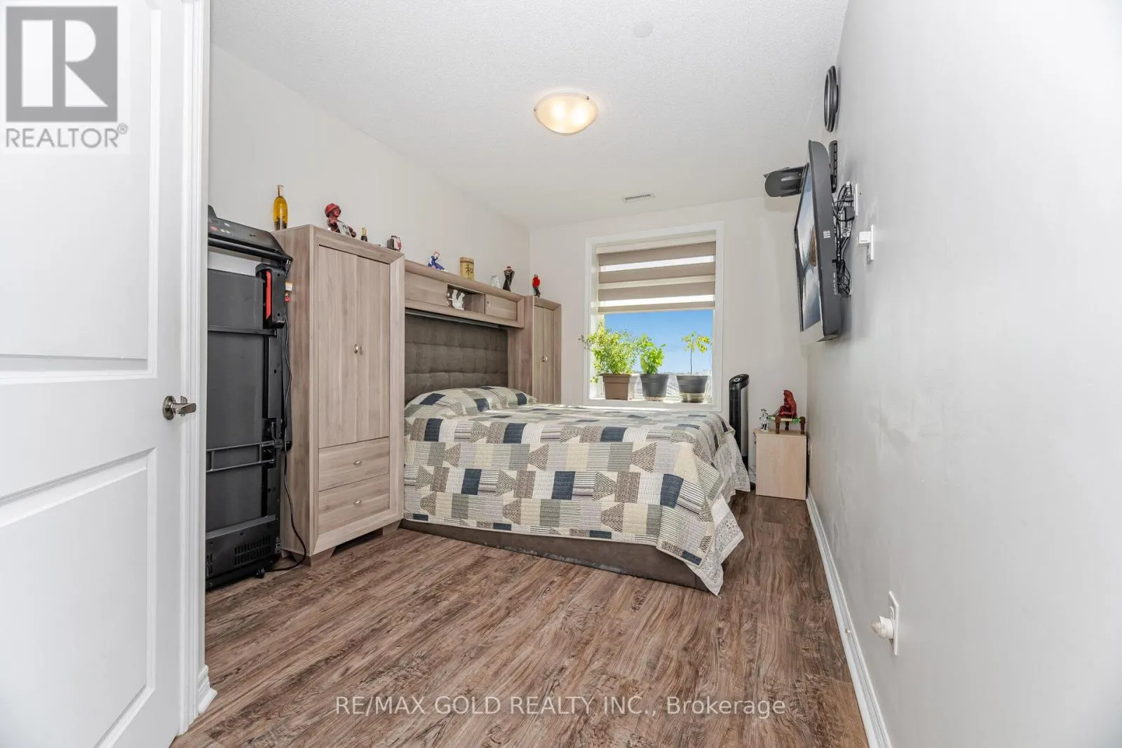 715 - 7325 MARKHAM ROAD