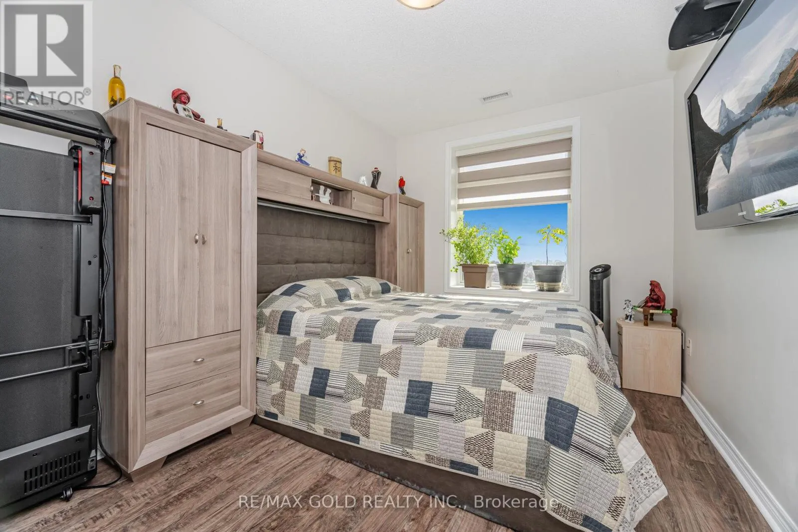 715 - 7325 MARKHAM ROAD