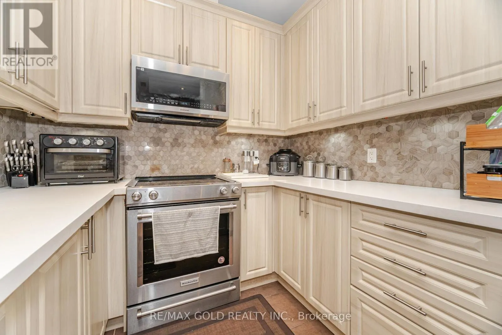 715 - 7325 MARKHAM ROAD