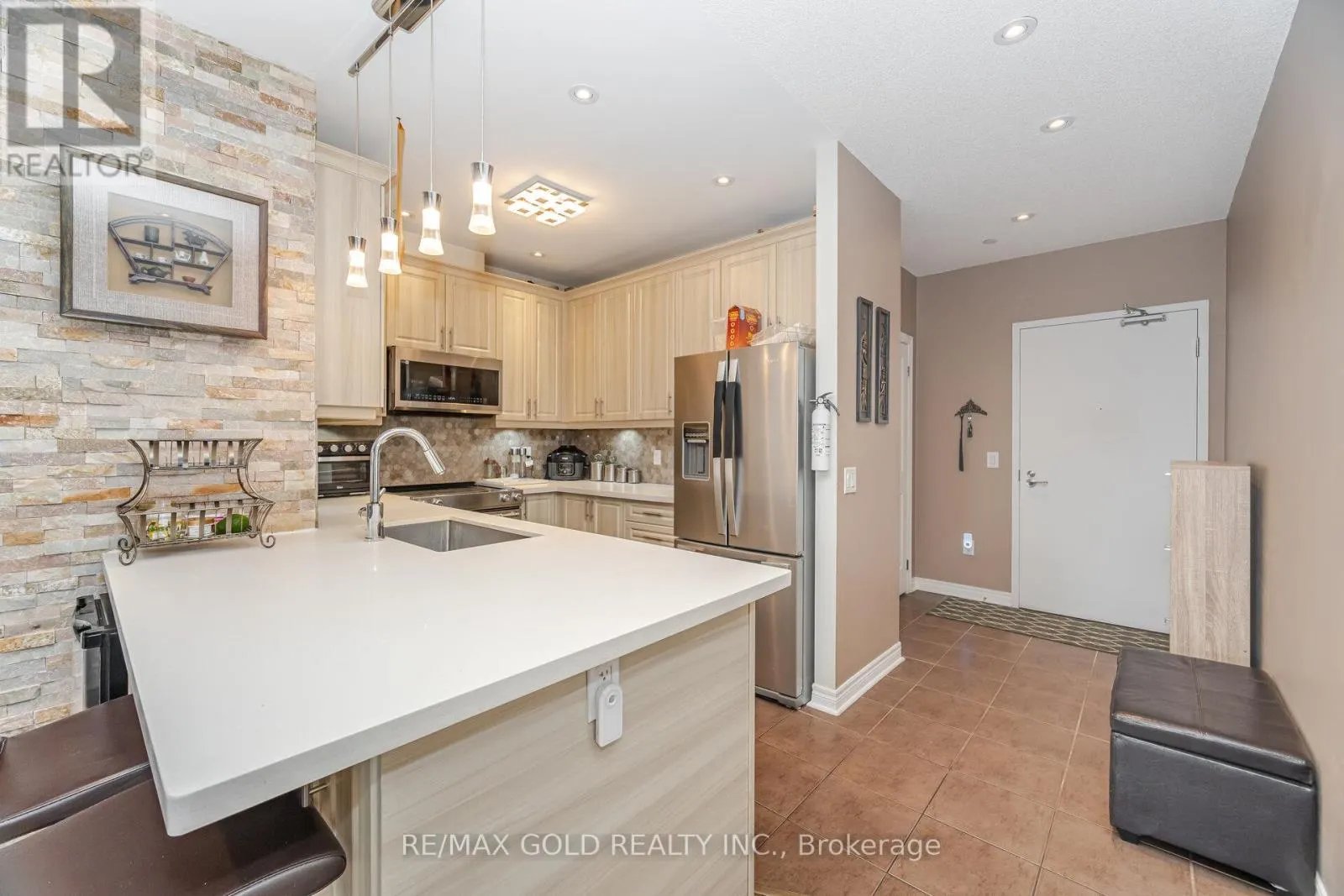 715 - 7325 MARKHAM ROAD