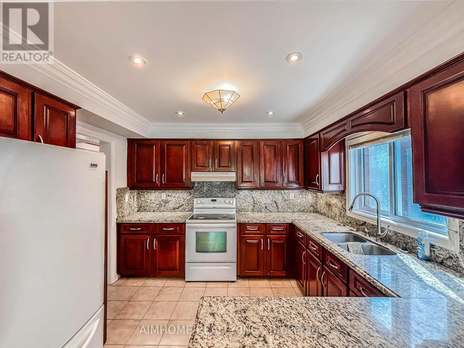 87 BALLARD CRESCENT