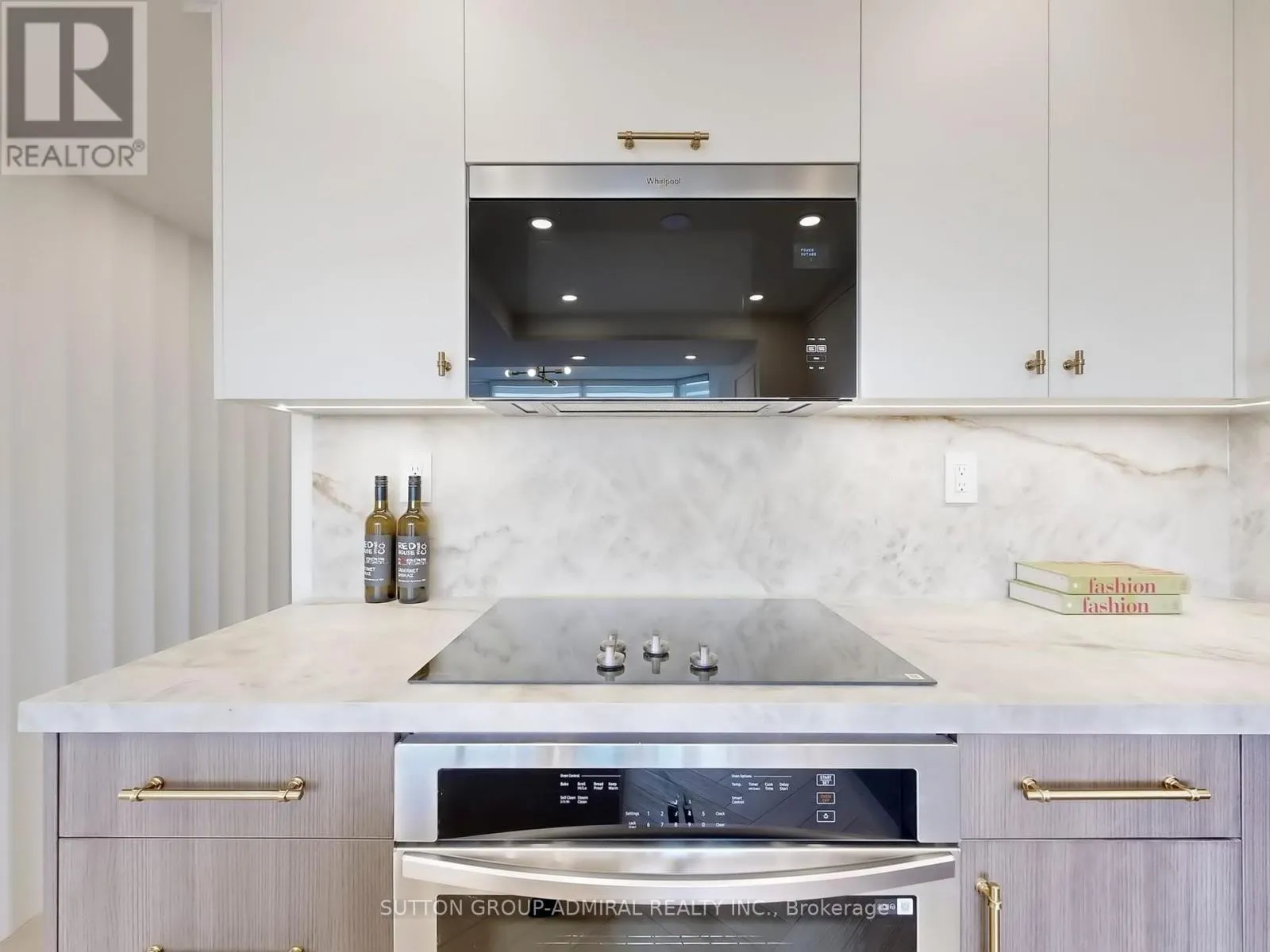 704 - 1 CLARK AVENUE W