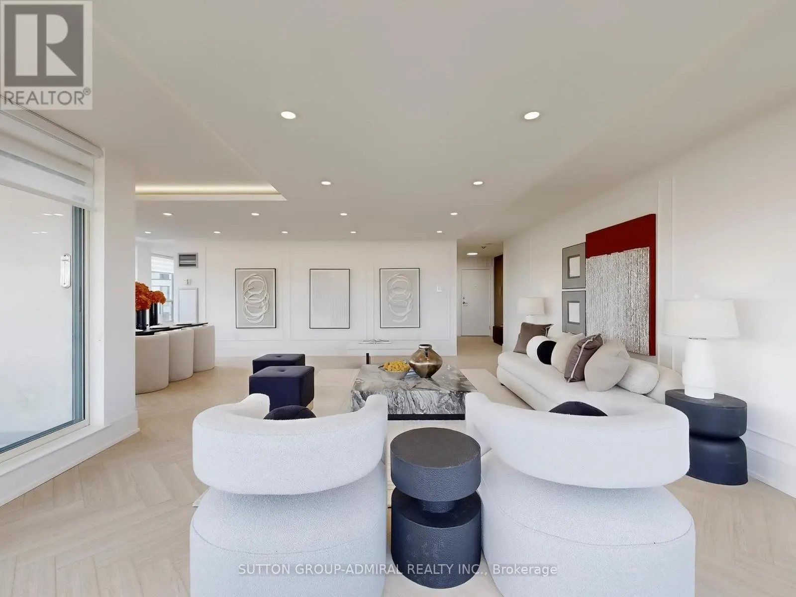 704 - 1 CLARK AVENUE W