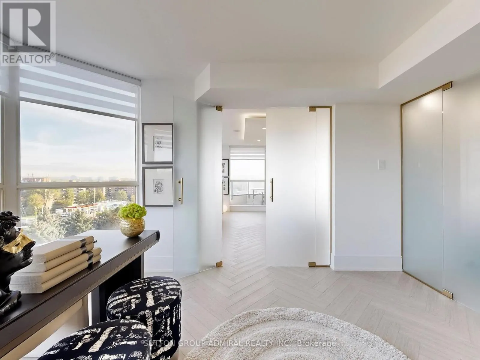 704 - 1 CLARK AVENUE W