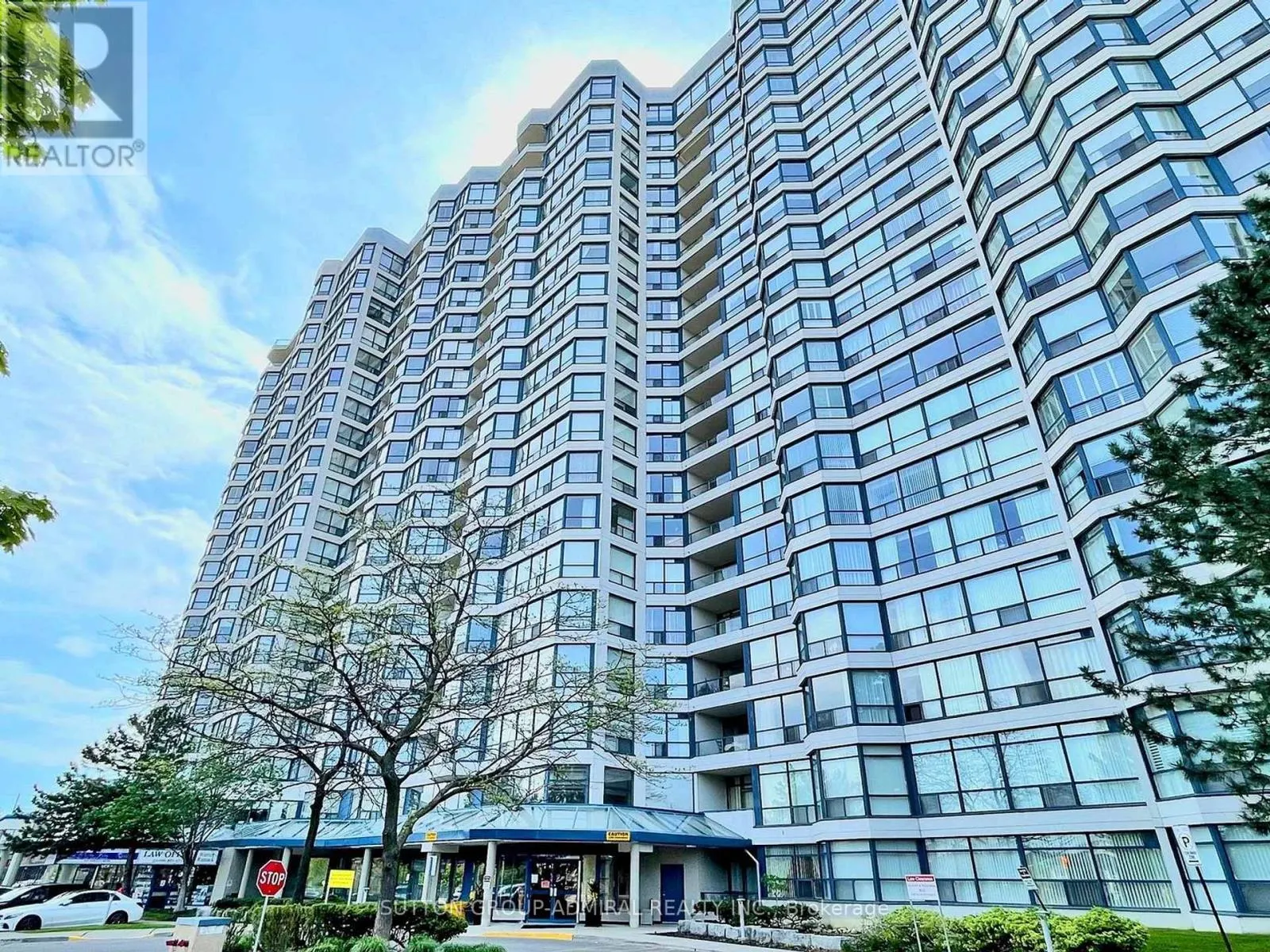 704 - 1 CLARK AVENUE W