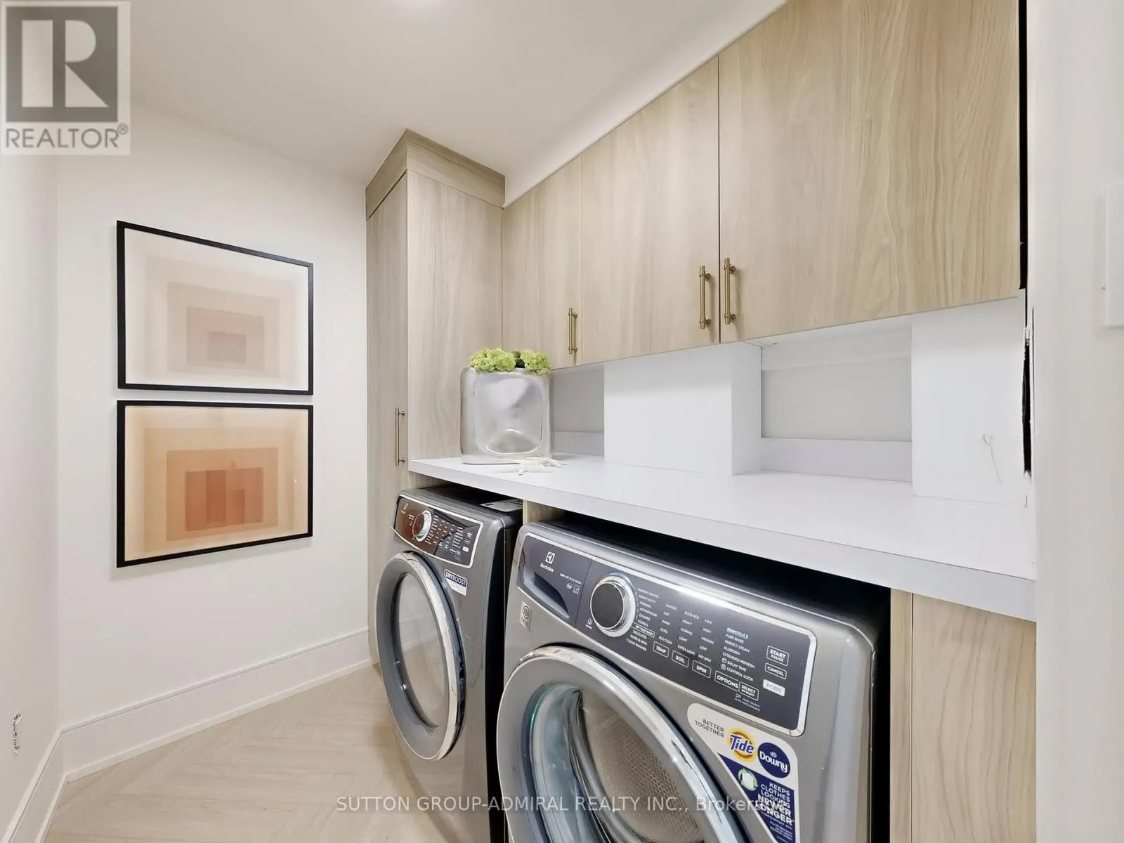 704 - 1 CLARK AVENUE W