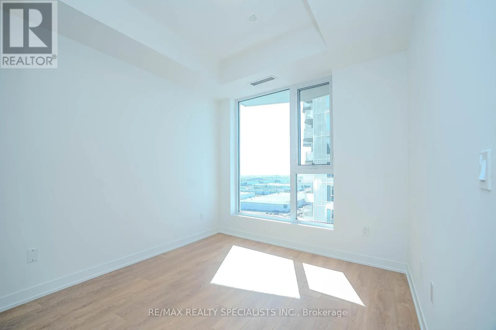 1301 - 474 CALDARI ROAD